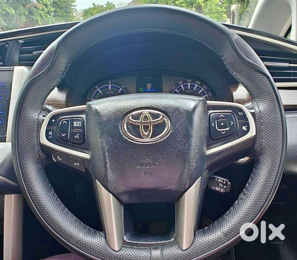 Toyota Innova Crysta 2.8 Zx At 7 Seater, 2017, Diesel