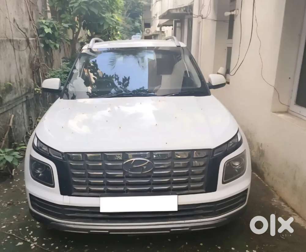 Hyundai Venue 2022 Petrol 230000 Km Driven