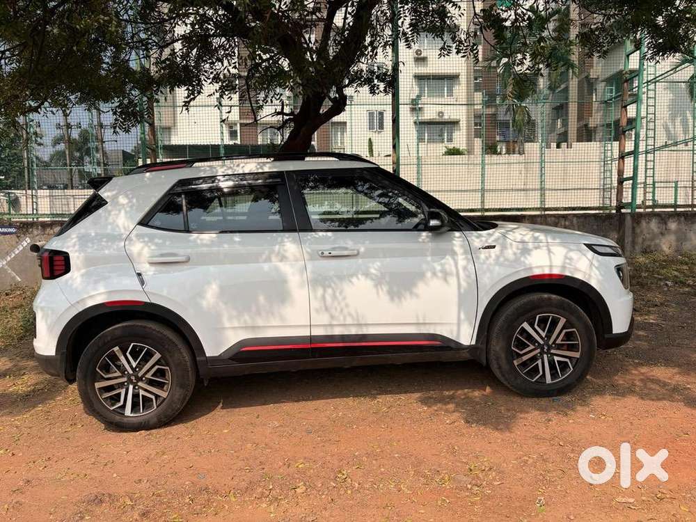 Hyundai Venue Petrol Manual 2024