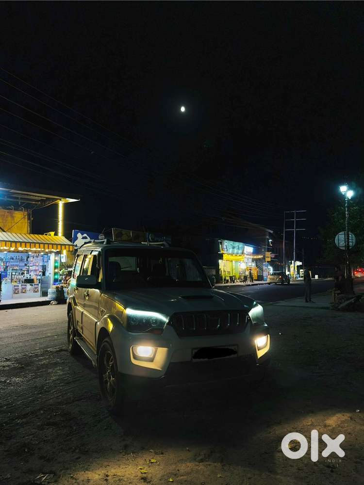 Mahindra Scorpio S10