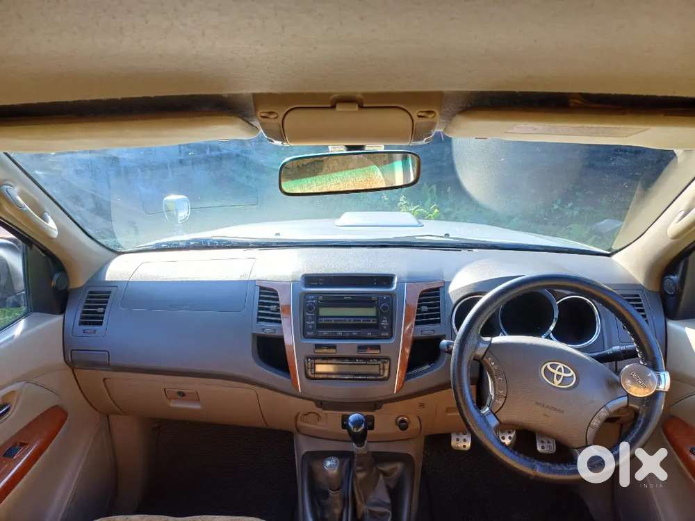 Toyota Fortuner 2011