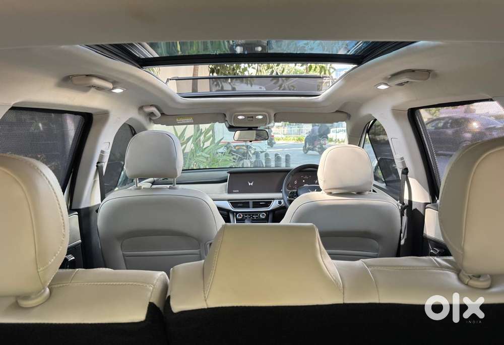 Mahindra Xuv700 2.2 Ax 7 Diesel At Str, 2025, Diesel