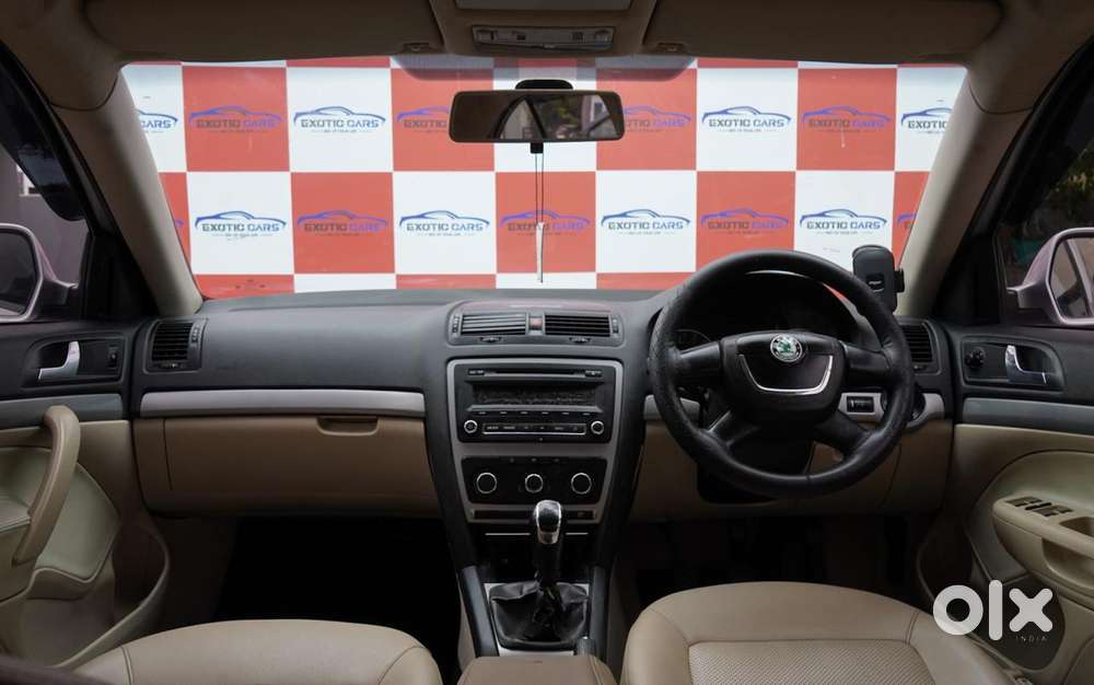 Skoda Laura Ambiente 2.0 Tdi Cr Manual, 2012, Diesel