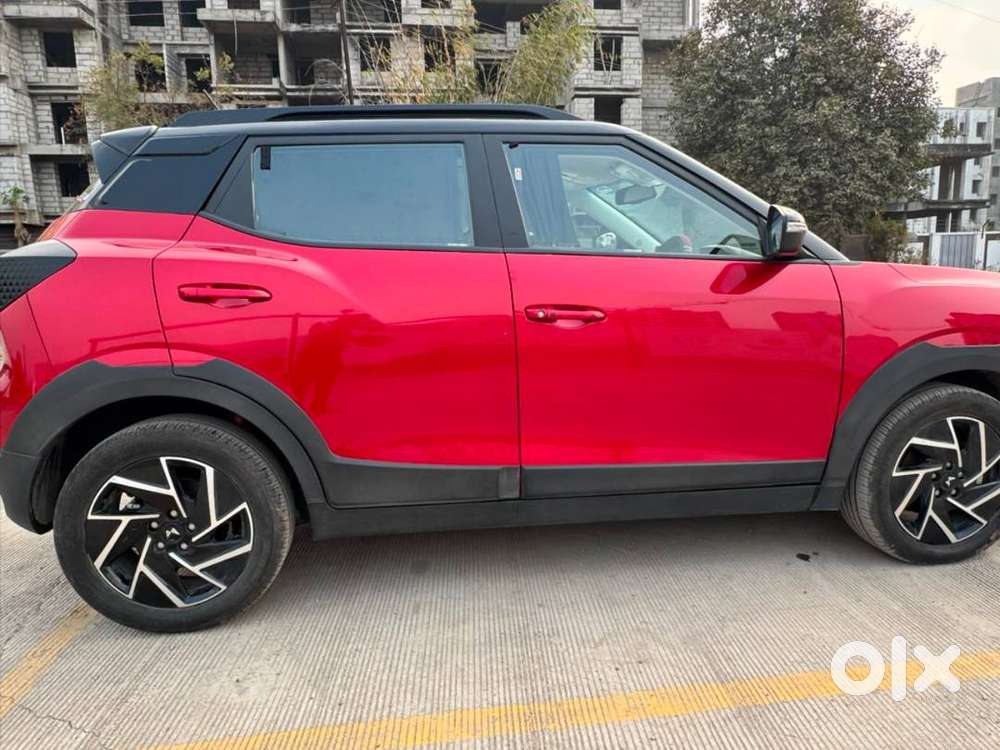 For Sale: Mahindra Xuv3xo Ax7 Diesel Mt (dual Tone)