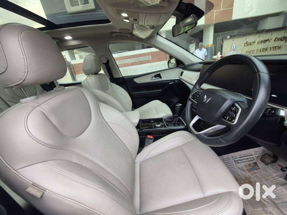 Mahindra Xuv700 2.2 Ax 7 Diesel Mt Luxury Pack Str, 2024