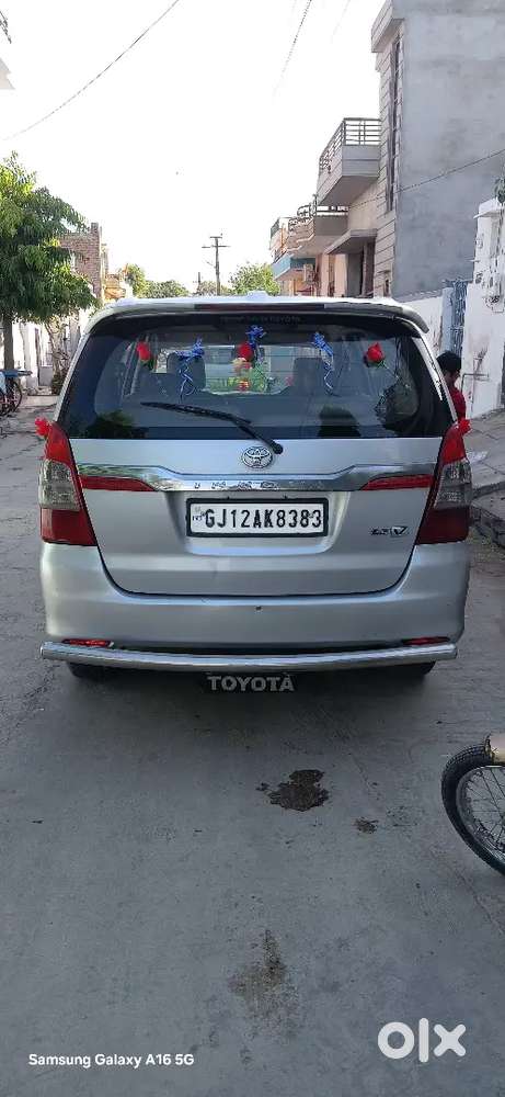 वेल मैनटैन इनोवा कार चालू हालत में है