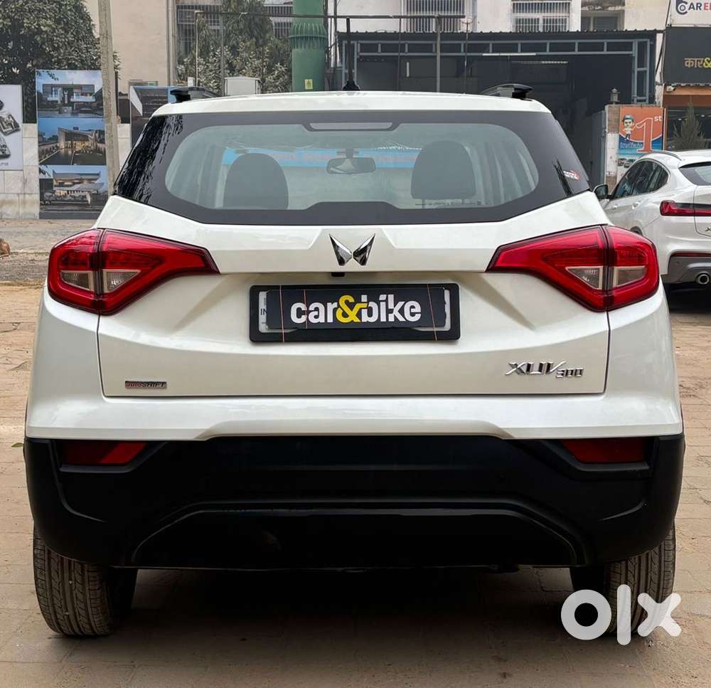 Mahindra Xuv300 1.2 W6 Amt Petrol, 2023, Petrol