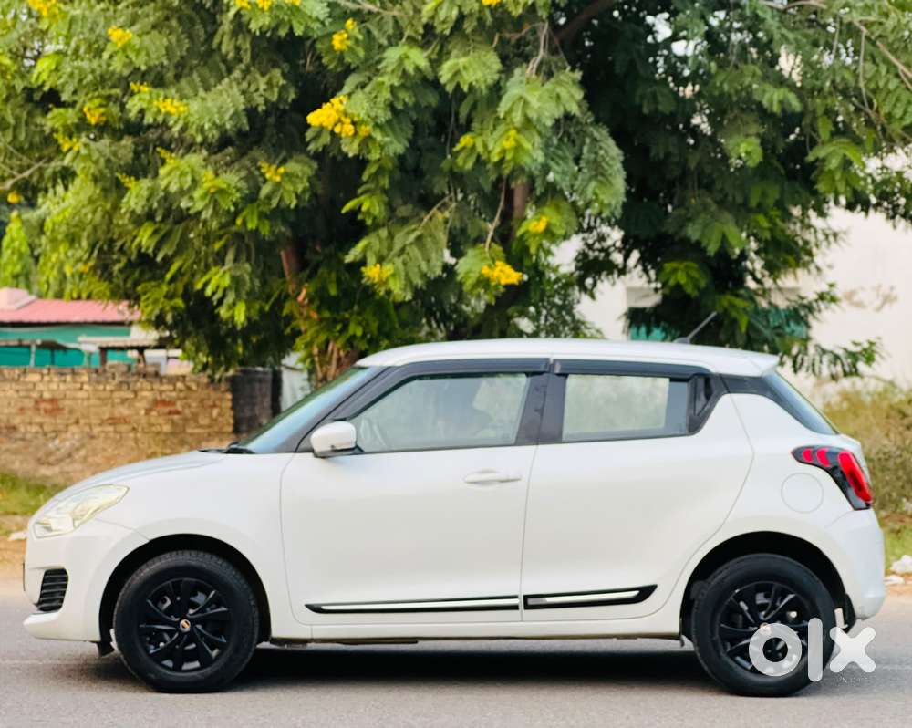 Maruti Suzuki Swift Vxi + Manual, 2022, Petrol