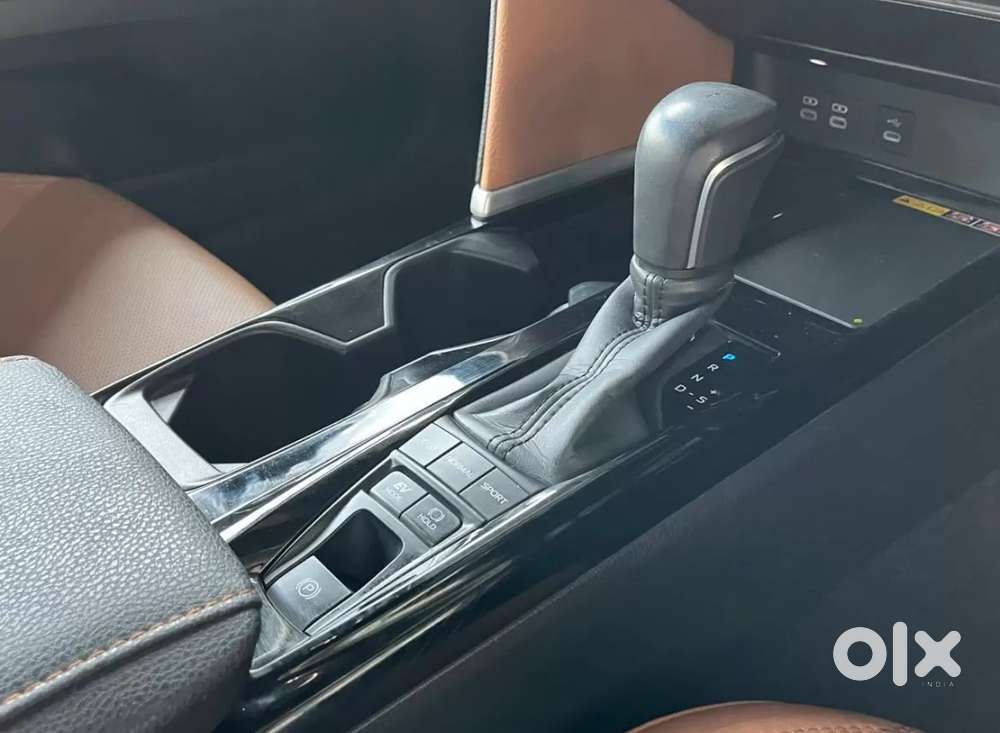 Toyota Camry, 2025, Petrol