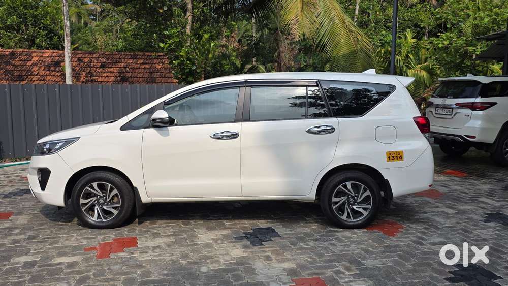 Toyota Innova Crysta 2.4 G Plus Mt 8 Str, 2022, Diesel