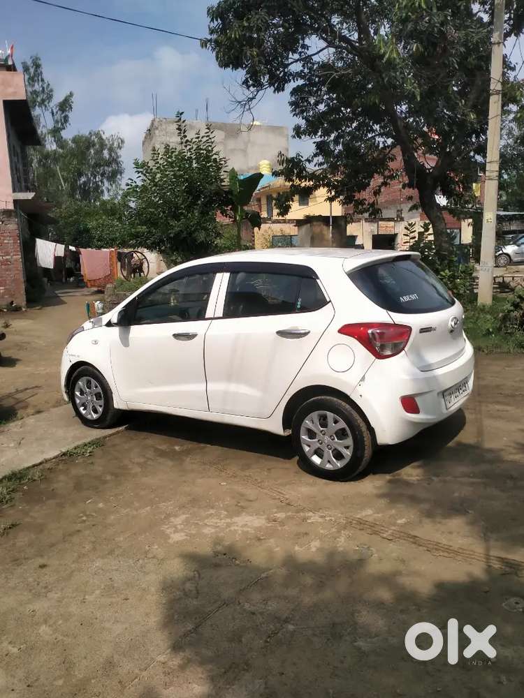 Hyundai Grand I10 2015 Diesel 80000 Km Driven