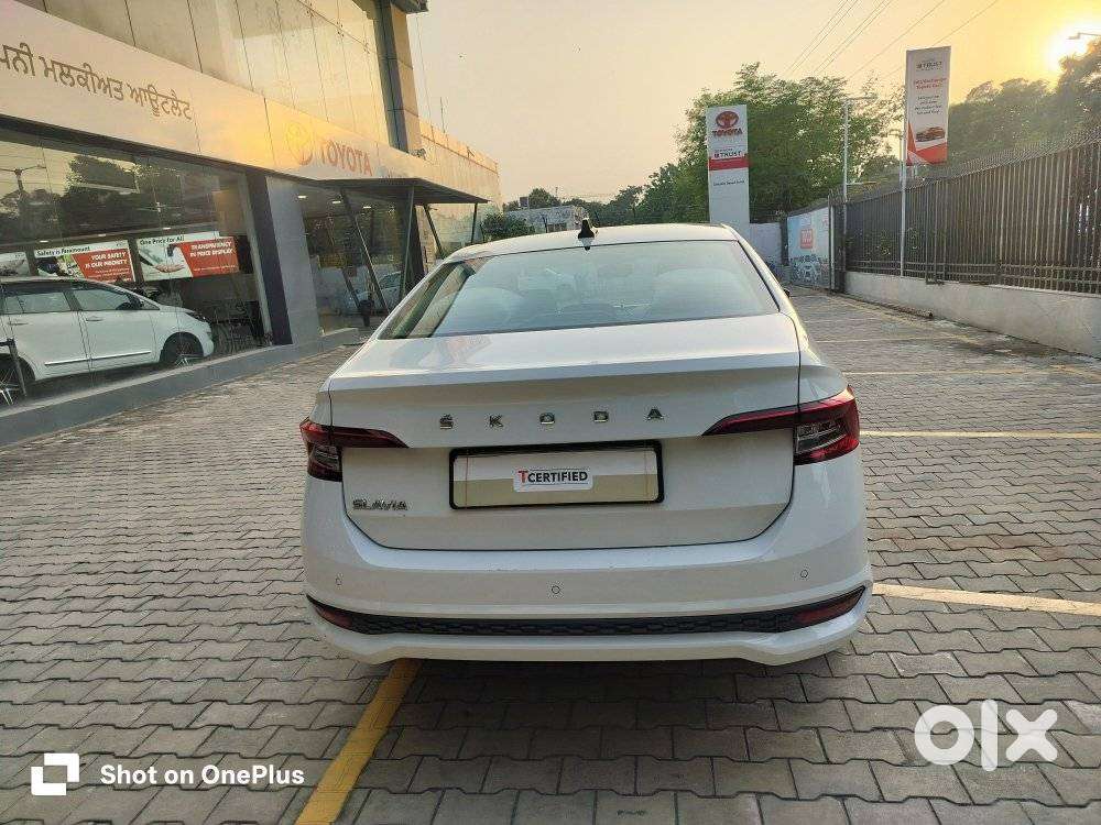 Skoda Slavia Ambition 1.0l Tsi At, 2023, Petrol