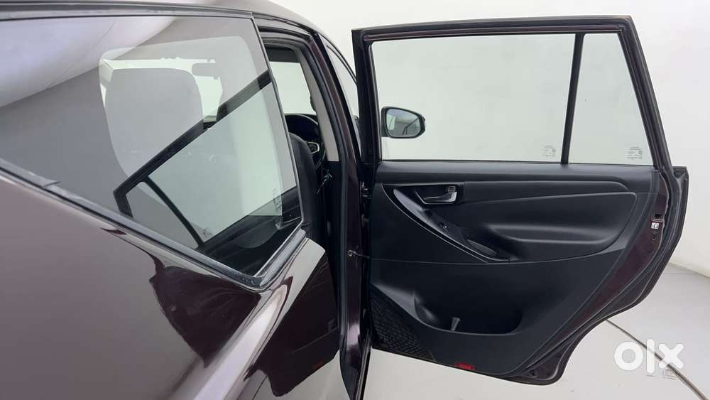 Toyota Innova Crysta 2.4 G Mt 8s, 2016, Diesel