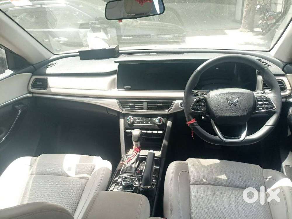 Mahindra Xuv700 2.0 Ax 7 Petrol At Str, 2024, Petrol