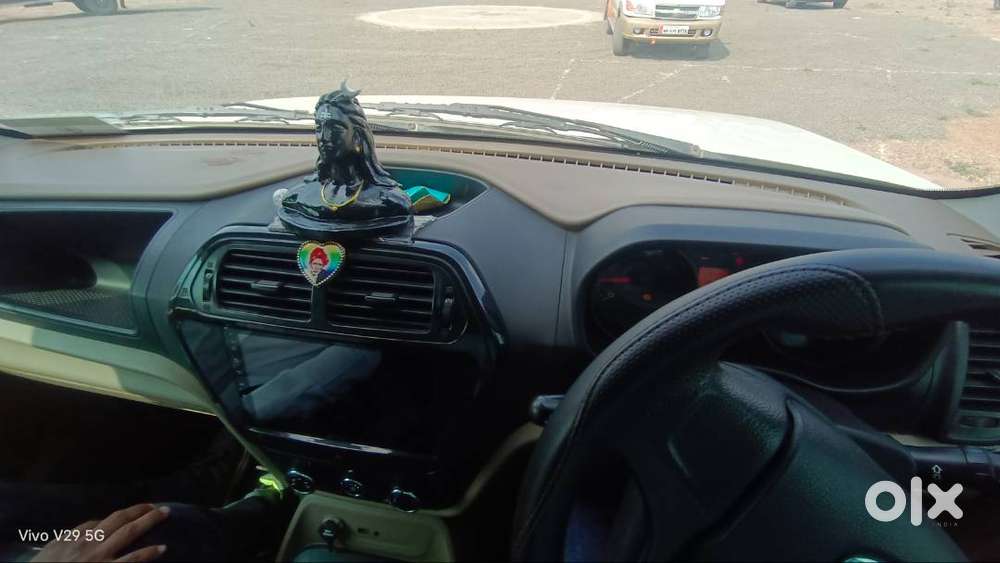 Mahindra Tuv 300 T6, 2016 Model