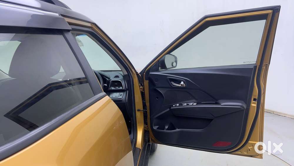 Mahindra Xuv300 W8 Amt Optional Diesel, 2023, Petrol