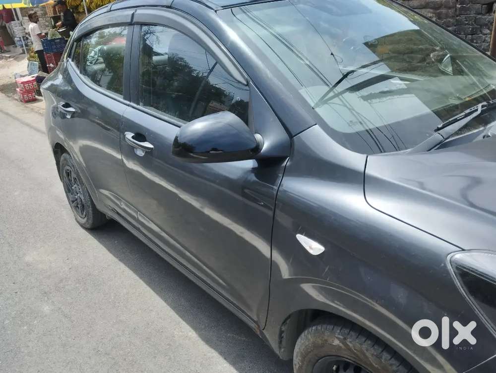 Good Condition Aura Texi Car