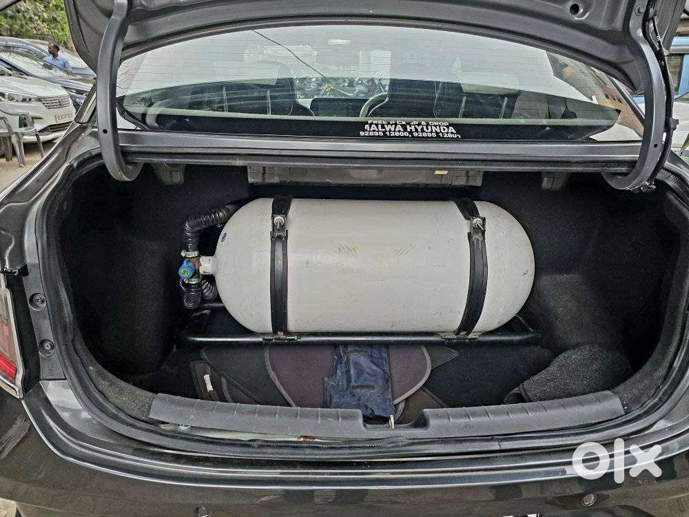 Hyundai Aura 1.2 Sx Cng, 2023, Cng & Hybrids