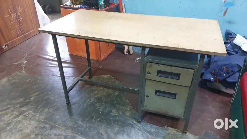 Iron body office table..