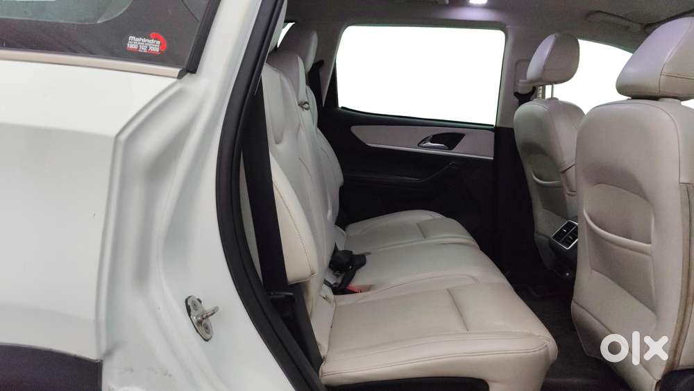 Mahindra Xuv700 2.0 Ax 5 Petrol Mt 7 Str, 2021, Diesel