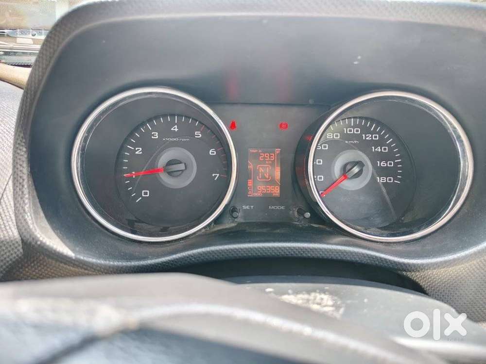 Mahindra Tuv 300 T10 Amt Dual Tone, 2017, Diesel