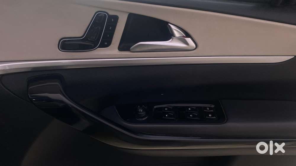 Mahindra Xuv700 2.0 Ax 7 Petrol At Str, 2023, Diesel