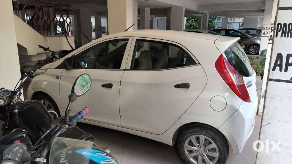 2013 Hyundai Eon Magna Petrol - Chandigarh Registered Lady Driven
