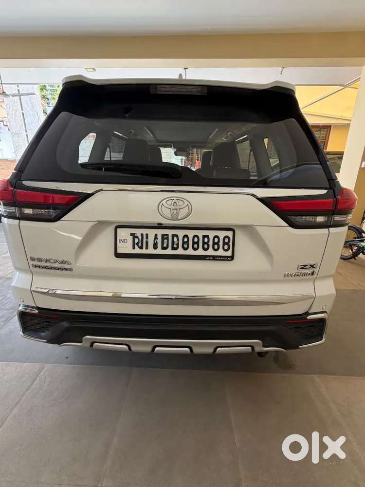Toyota Innova Hycross 2024