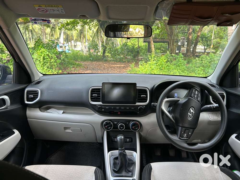 Hyundai Venue 2025/1.3 Year Warranty/less Km/ Fully Serviced