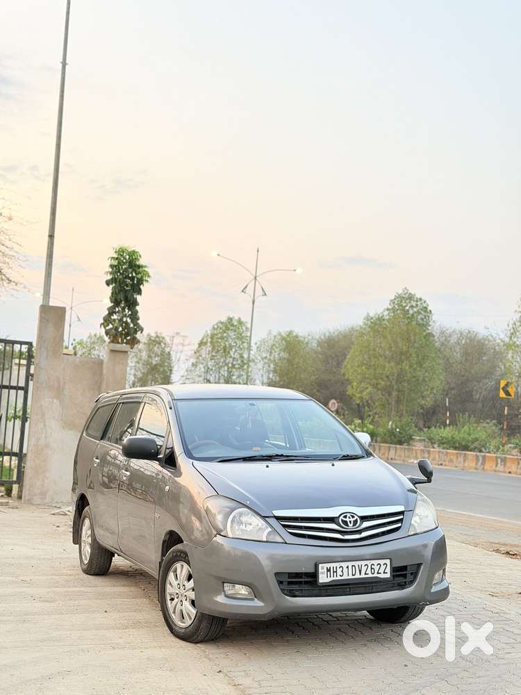 Toyota Innova 2.5 Vx 8 Seater Bs Iv, 2011, Diesel