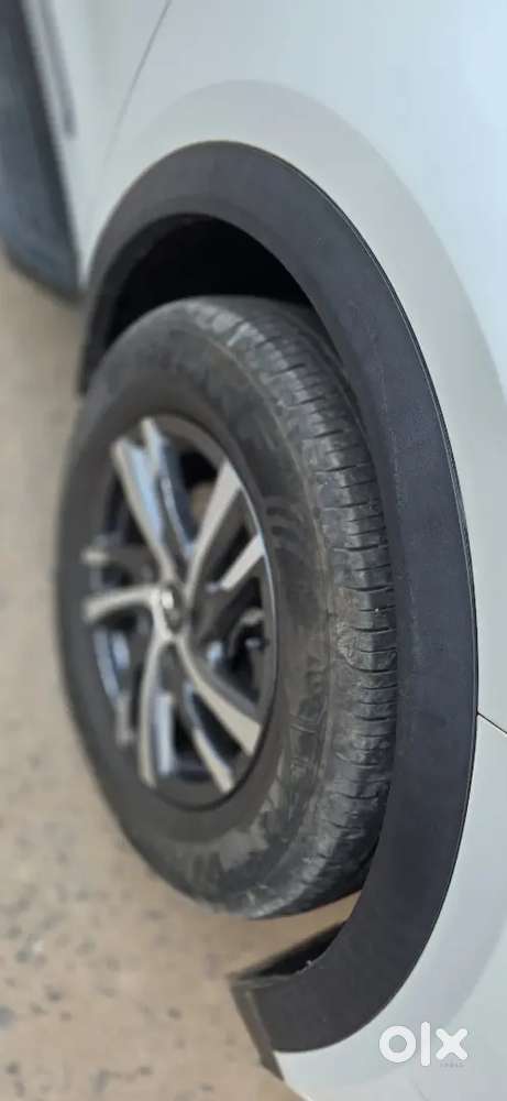 Mahindra Xuv700 2023 Petrol 18000 Km Driven