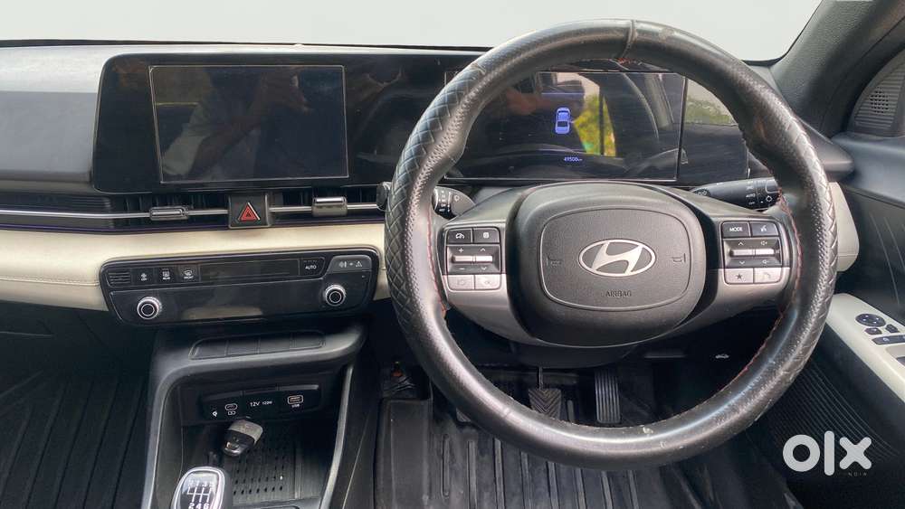 Hyundai Verna 1.5 Mpi Mt Sx (o), 2023, Petrol