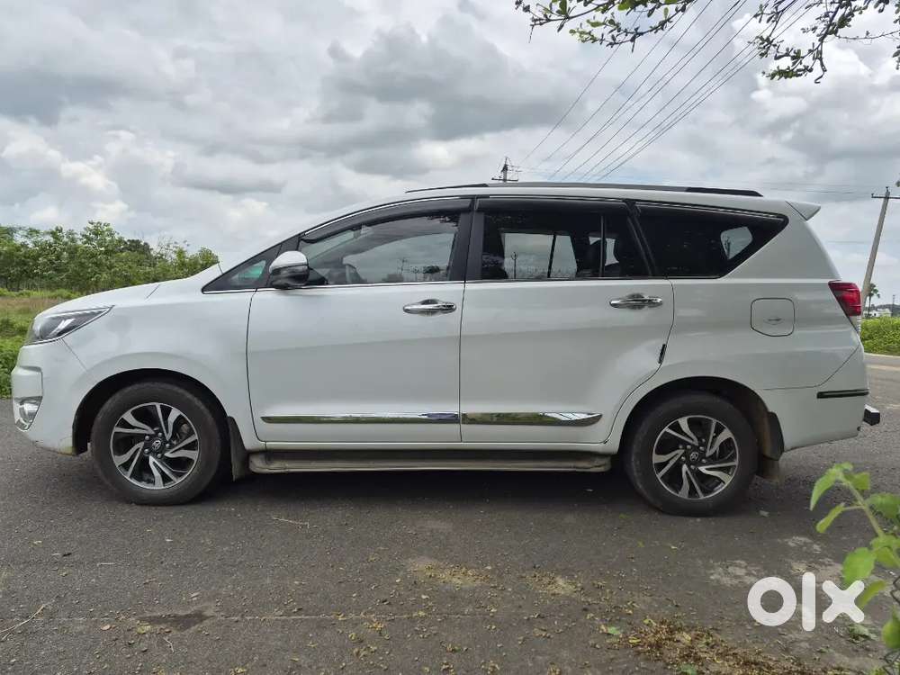 Toyota Innova Crysta 2.4v 2024