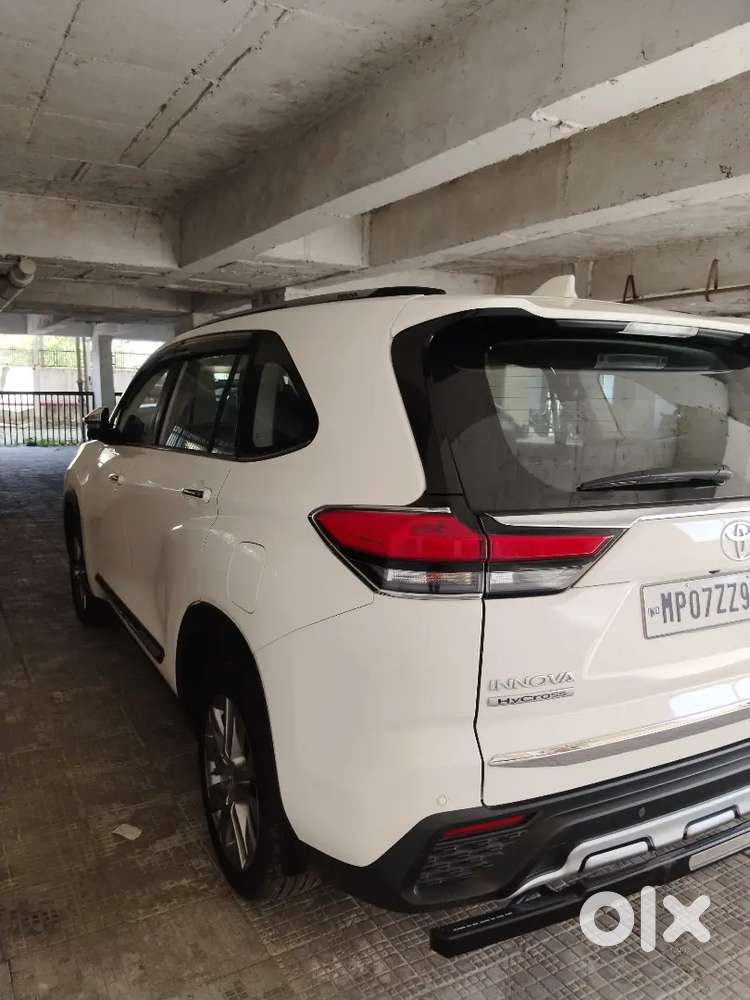 Toyota Innova Hycross 2025 Petrol+ev 6000 Km Driven