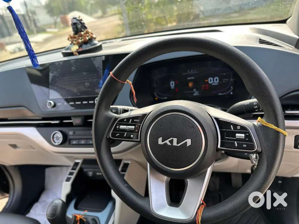Kia Carens 2025 Petrol 4000 Km Driven