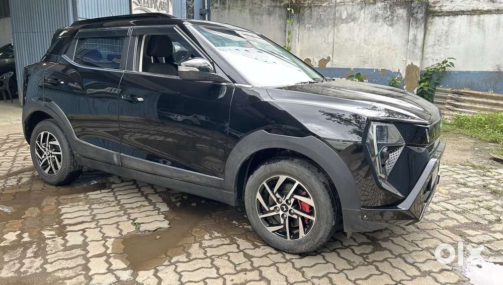 Mahindra Xuv 3xo Ax5 Pm Mt, 2025, Petrol