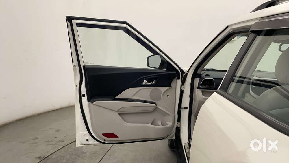 Mahindra Xuv300 W8 (o) 1.5 Diesel Amt, 2022, Diesel
