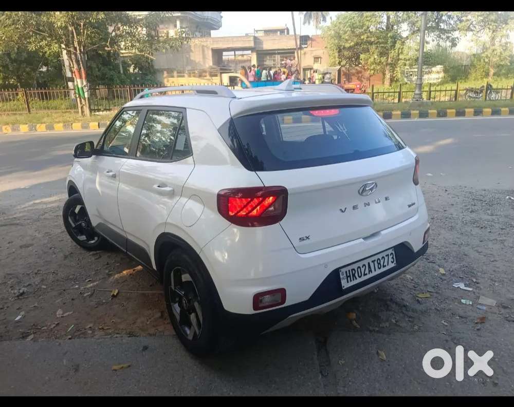 Venue Top Model Sunroof Good Condition