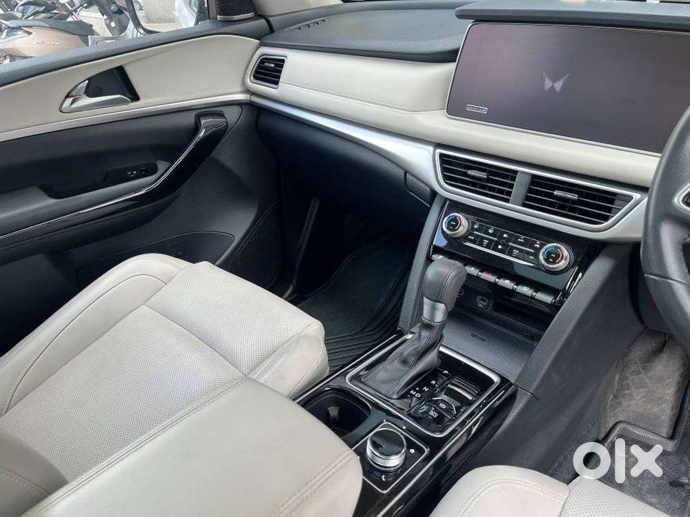 Mahindra Xuv700 Ax7 Luxury Pack Awd, 2022, Petrol