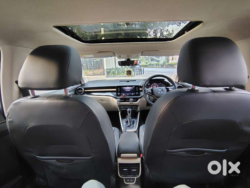 Skoda Slavia 1.0 Tsi Style At, 2023, Petrol