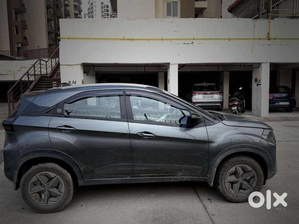 Tata Nexon 2023 Petrol Crtv + Sunroof