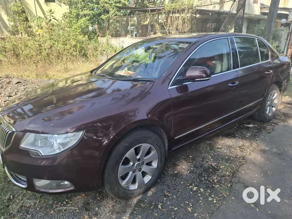 Skoda Superb 2011 Diesel Well Maintained. Sunroof Is Main Attraction