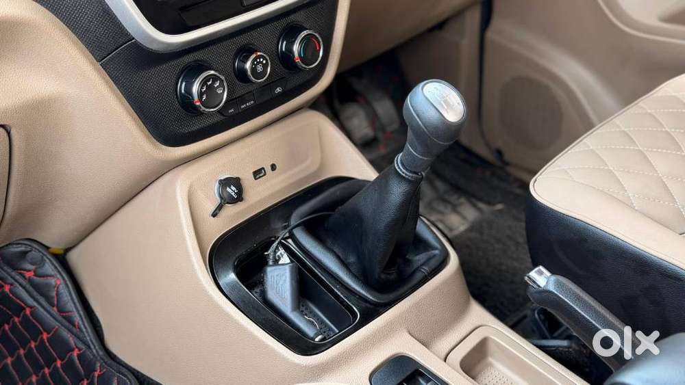 Mahindra Tuv 300 T10, 2018, Diesel