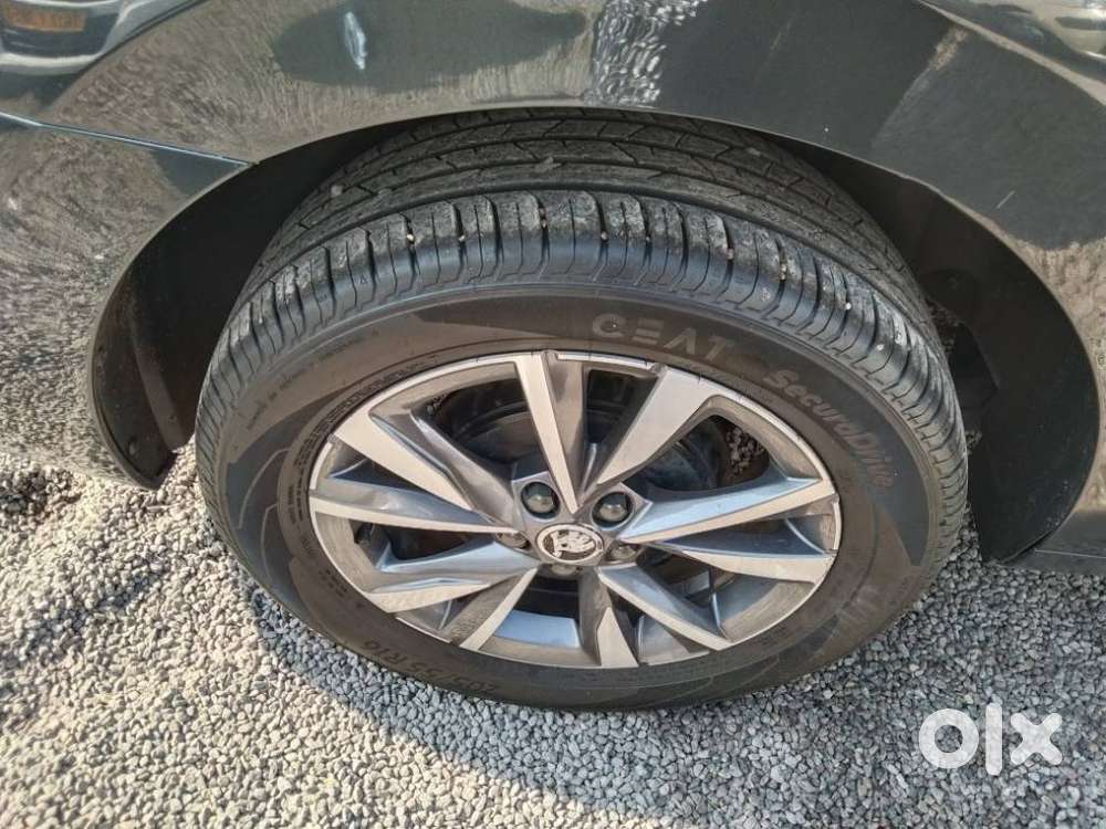 Skoda Slavia 1.0 Tsi Style At, 2023, Petrol