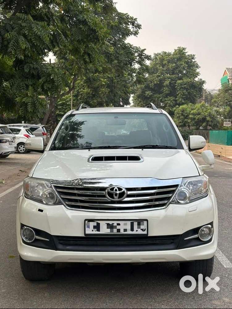 Toyota Fortuner Legender 2013 Diesel 120000 Km Driven