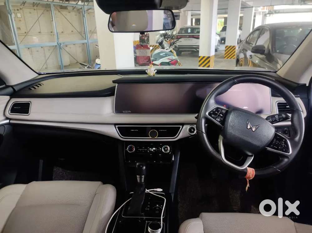 Mahindra Xuv700 2022 Petrol 47500 Km Driven