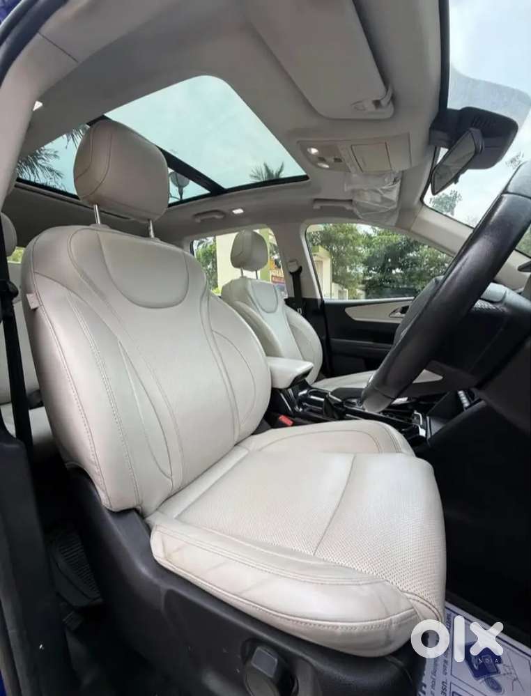 Mahindra Xuv700 Ax7 Diesel  Manual2023 1st Owner