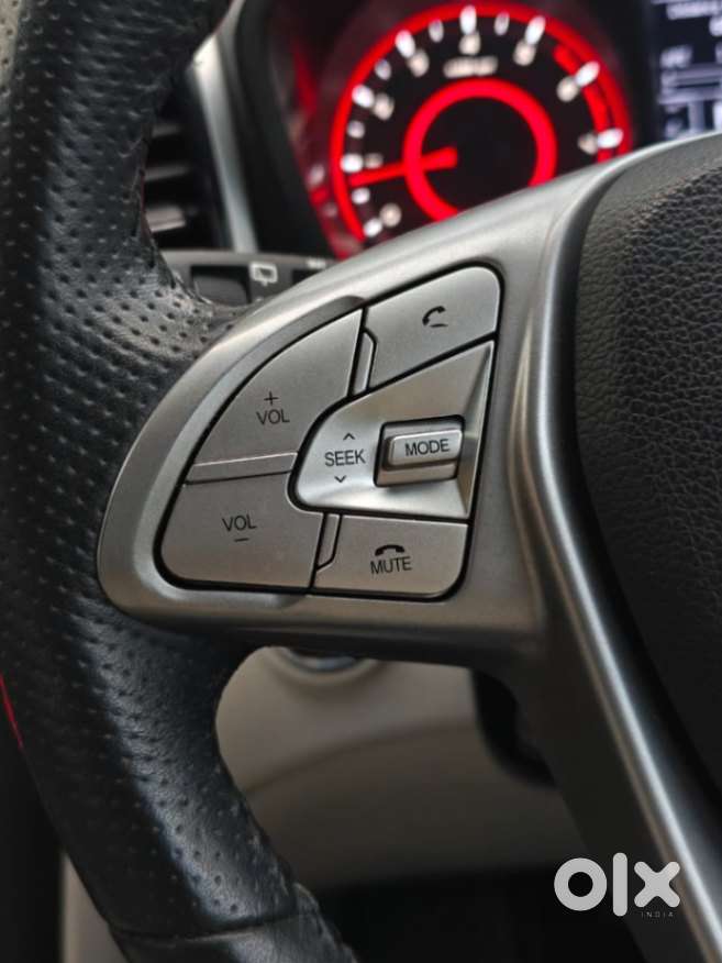 Mahindra Xuv300 1.2 W8 (o) Amt Petrol, 2022, Petrol