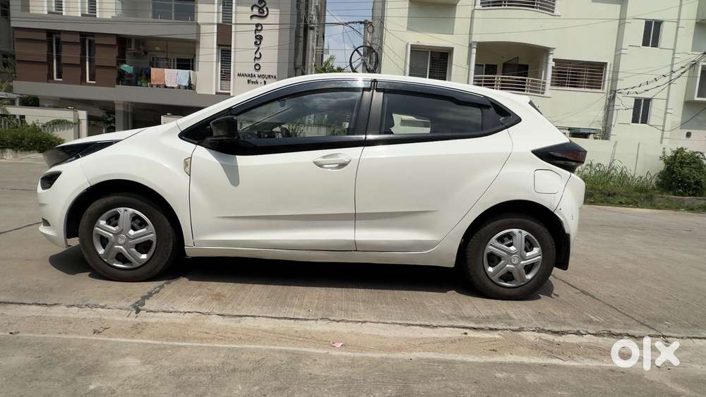Tata Altroz 1.2 Xe, 2021, Cng & Hybrids