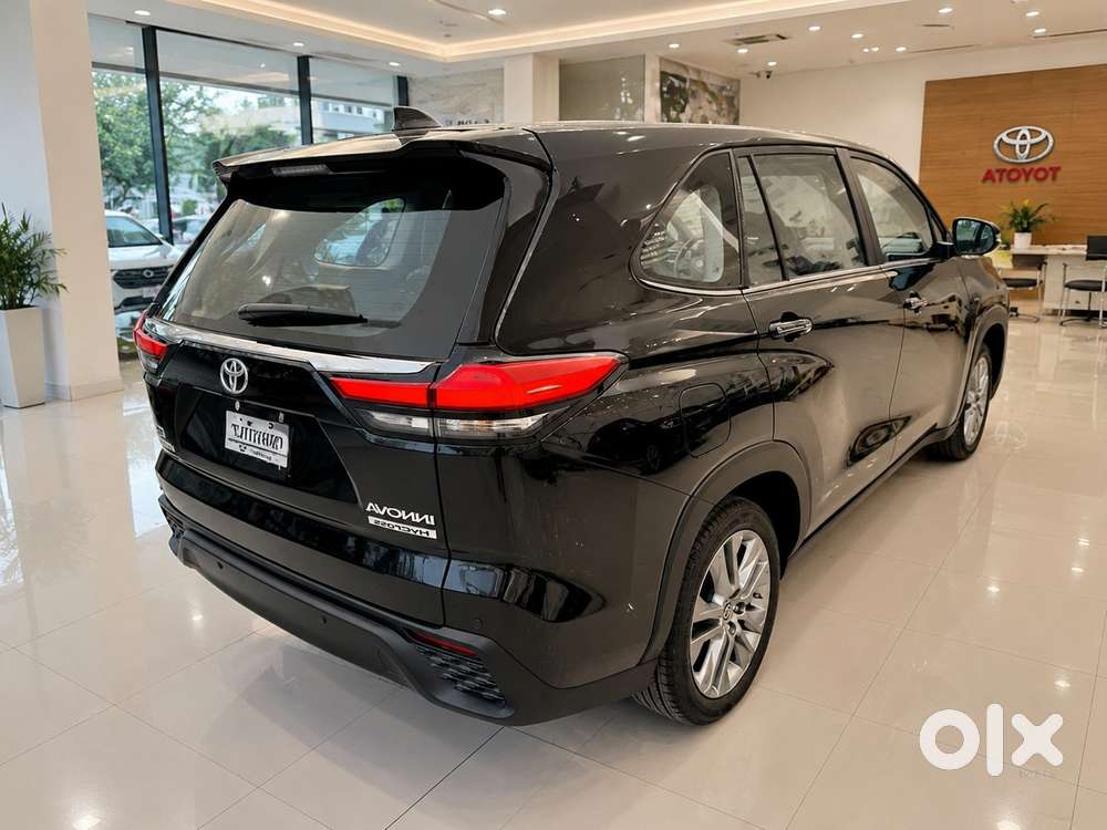 Toyota Innova Hycross 2.0 Zx (o) Hybrid 7 Str, 2025, Petrol